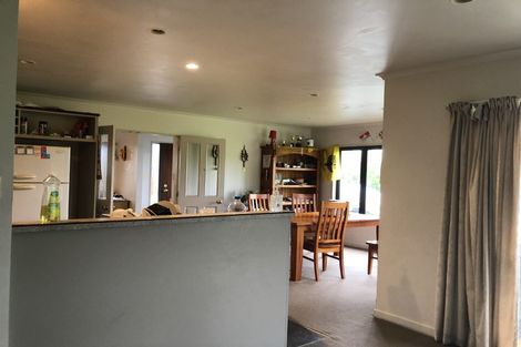 Photo of property in 420 Tararua Road, Levin, 5571