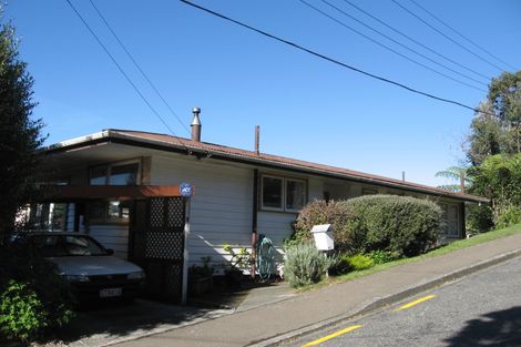 Photo of property in 5 Stella Grove, Newlands, Wellington, 6037