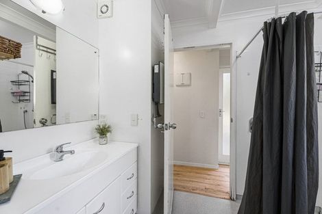 Photo of property in 2 Melandra Road, Stanmore Bay, Whangaparaoa, 0932