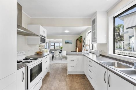 Photo of property in 88a Dowse Drive, Maungaraki, Lower Hutt, 5010