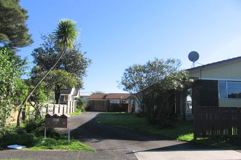 Photo of property in 1/28 Roberts Road, Te Atatu South, Auckland, 0610