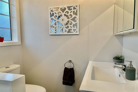 Photo of property in 45 Turville Crescent, Newlands, Wellington, 6037