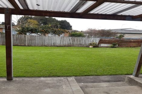 Photo of property in 2/77 Sylvia Road, Hillcrest, Auckland, 0627