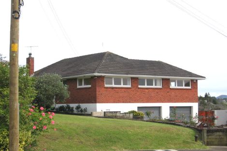 Photo of property in 14 Calder Place, Wai O Taiki Bay, Auckland, 1072