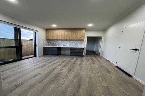 Photo of property in 2/9 Pratt Street, Papakura, 2110