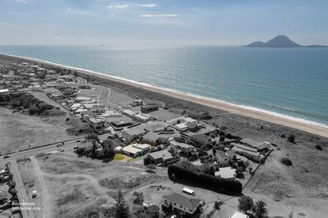 Photo of property in 32a Ohuirehe Road, Coastlands, Whakatane, 3120