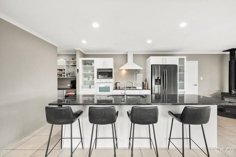 Photo of property in 3 Streets Way, Timberlea, Upper Hutt, 5018