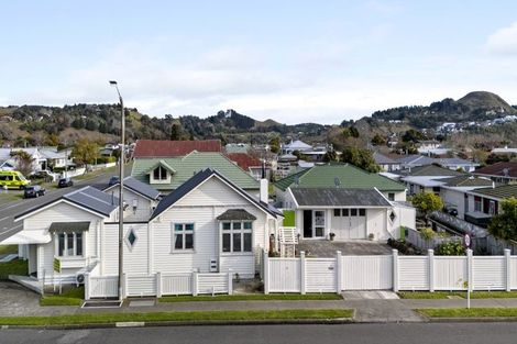 Photo of property in 6 Avondale Road, Taradale, Napier, 4112