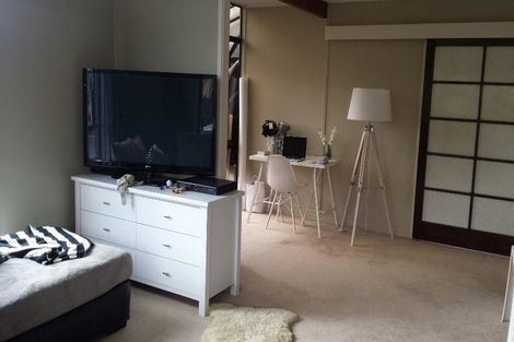 Photo of property in 1/6 Lyons Avenue, Murrays Bay, Auckland, 0630