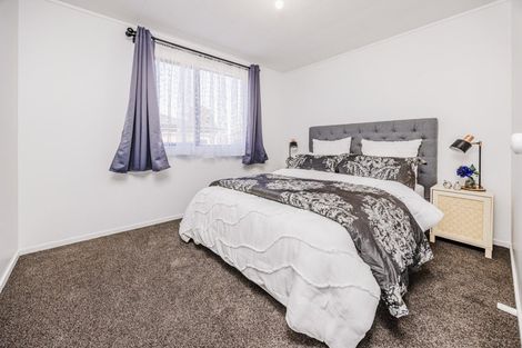 Photo of property in 47a Sutton Crescent, Papakura, 2110