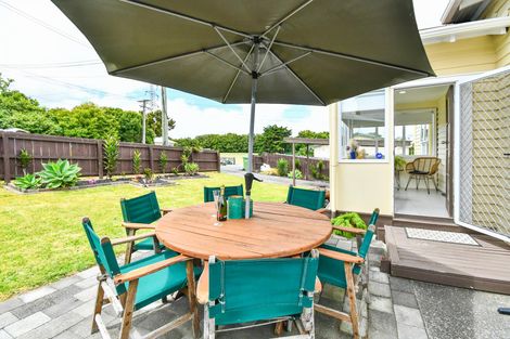 Photo of property in 2c Waiari Road, Conifer Grove, Takanini, 2112
