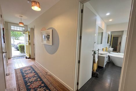 Photo of property in 31 Newman Terrace, Thorndon, Wellington, 6011