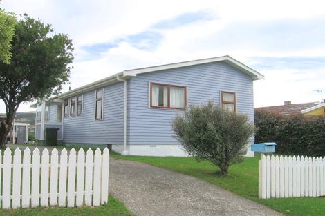 Photo of property in 18 Bartlett Grove, Tawa, Wellington, 5028