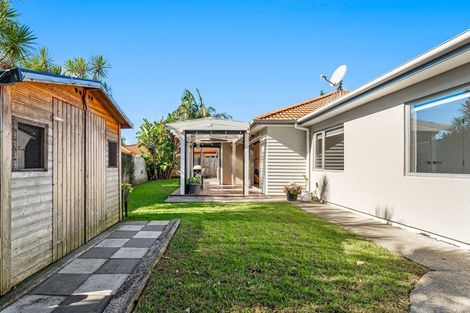 Photo of property in 13 Te Ruru Way, Stanmore Bay, Whangaparaoa, 0932
