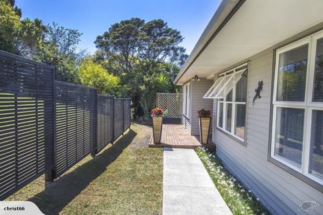 Photo of property in 27a Eastglen Road, Glen Eden, Auckland, 0602