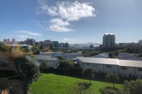 Photo of property in Luna Apartments, 4c/16 Burton Street, Grafton, Auckland, 1010