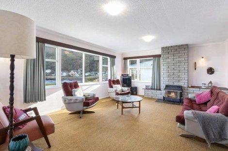 Photo of property in 81 Breaker Bay Road, Breaker Bay, Wellington, 6022