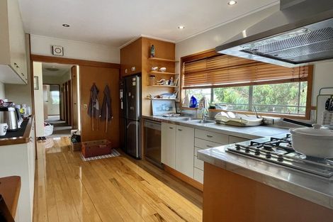 Photo of property in 11 Cheriton Road, Mellons Bay, Auckland, 2014