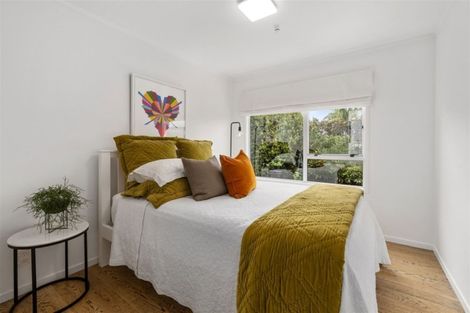 Photo of property in 2/7 Hanlon Crescent, Narrow Neck, Auckland, 0624