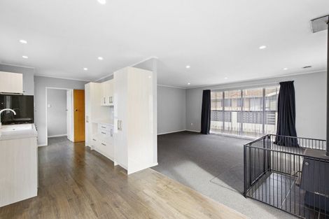 Photo of property in 45 Hartford Crescent, Totara Park, Upper Hutt, 5018