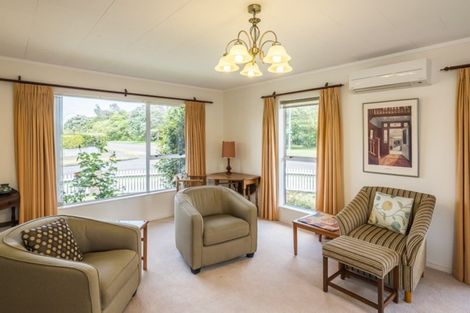 Photo of property in 60 Rewarewa Crescent, Waikanae, 5036