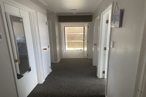 Photo of property in 2/4 Etherton Drive, Weymouth, Auckland, 2103