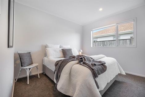 Photo of property in 8 Sir Lincoln Drive, Kumeu, 0810