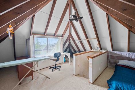 Photo of property in 48 Pokapu Street, Titirangi, Auckland, 0600