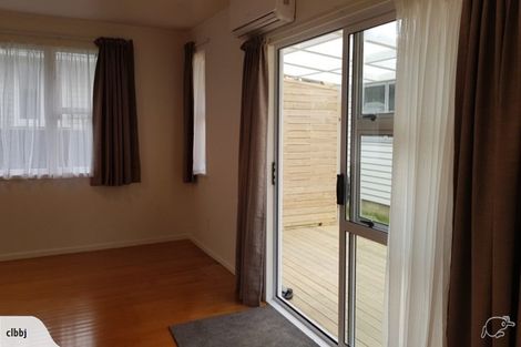 Photo of property in 32 Roberts Road, Te Atatu South, Auckland, 0610