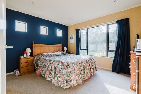 Photo of property in 15 Aspen Way, Kelvin Grove, Palmerston North, 4414