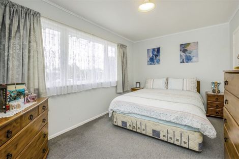 Photo of property in 12 Kerry Place, Papakura, 2110