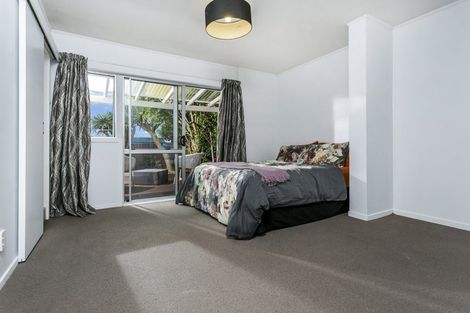 Photo of property in 2/4 Coronation Road, Glenfield, Auckland, 0627