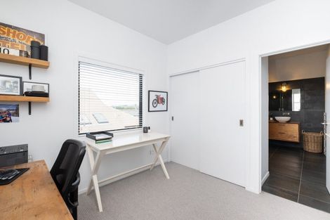 Photo of property in 52 Charles Street, Westshore, Napier, 4110