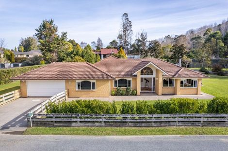 Photo of property in 101 Emerald Hill Drive, Birchville, Upper Hutt, 5018