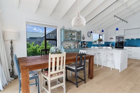 Photo of property in 106 Field Way, Waikanae Beach, Waikanae, 5036