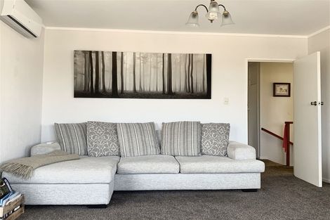 Photo of property in 82 Ravenwood Drive, Forrest Hill, Auckland, 0620