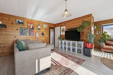 Photo of property in 5 Kaipara Crescent, Helensville, 0800