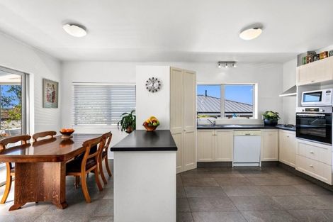 Photo of property in 7 Omokoroa Road, Omokoroa, 3114