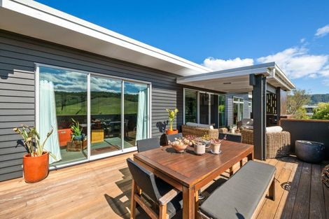 Photo of property in 11 Glentui Place, Waikawa, Picton, 7220