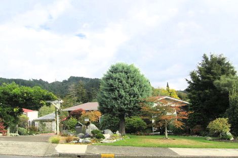 Photo of property in 18 Harewood Grove, Pinehaven, Upper Hutt, 5019