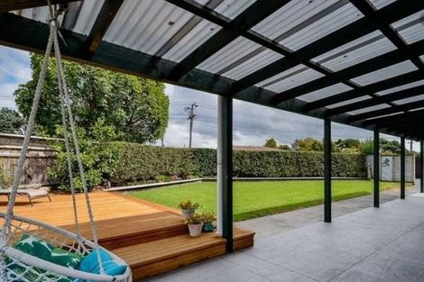 Photo of property in 81 Pupuke Road, Northcote, Auckland, 0627