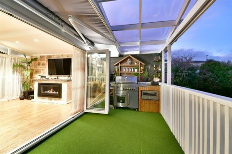 Photo of property in 76 Chivalry Road, Glenfield, Auckland, 0629