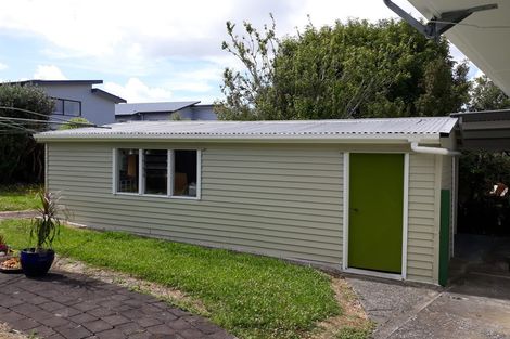 Photo of property in 39 Titoki Street, Te Atatu Peninsula, Auckland, 0610