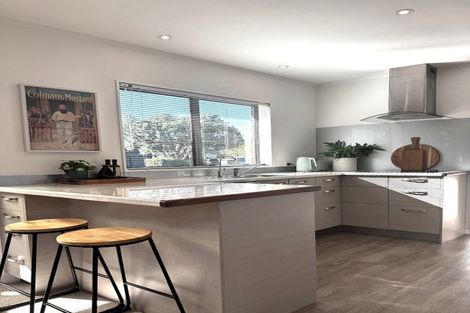 Photo of property in 1/71 Aviemore Drive, Highland Park, Auckland, 2010