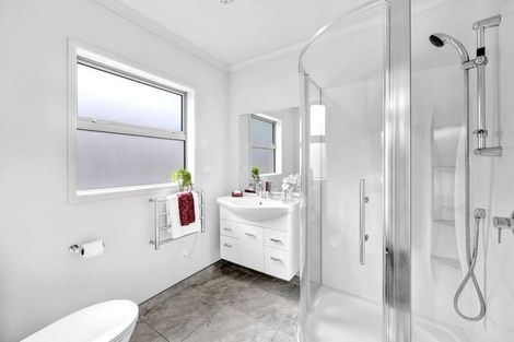 Photo of property in 15c Anderson Way, Highlands Park, New Plymouth, 4312