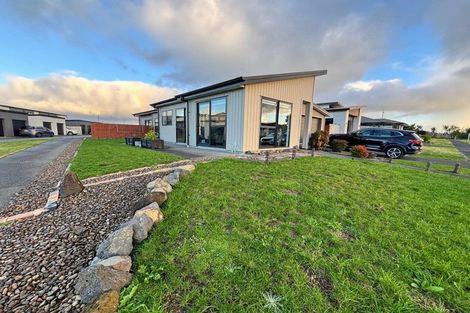 Photo of property in 5 Poutawa Lane, Clarks Beach, 2122
