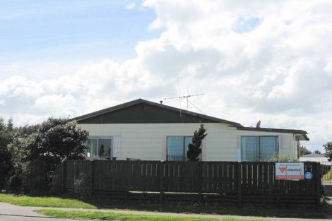 Photo of property in 70 Cornfoot Street, Castlecliff, Whanganui, 4501