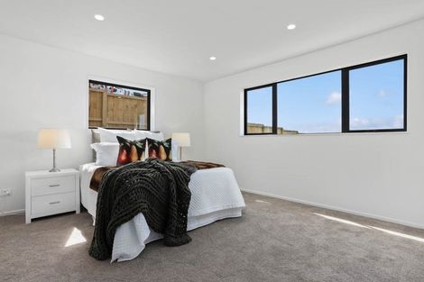 Photo of property in 85b Lake Panorama Drive, Henderson Valley, Auckland, 0614