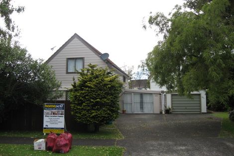 Photo of property in 1/33 Challen Close, Conifer Grove, Takanini, 2112