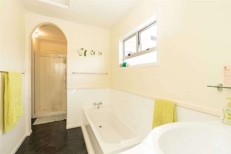 Photo of property in 286 Kawiu Road, Levin, 5510